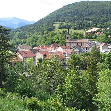 Hotel Restaurant Les Alpins Saint-Julien-en-Beauchêne エクステリア 写真