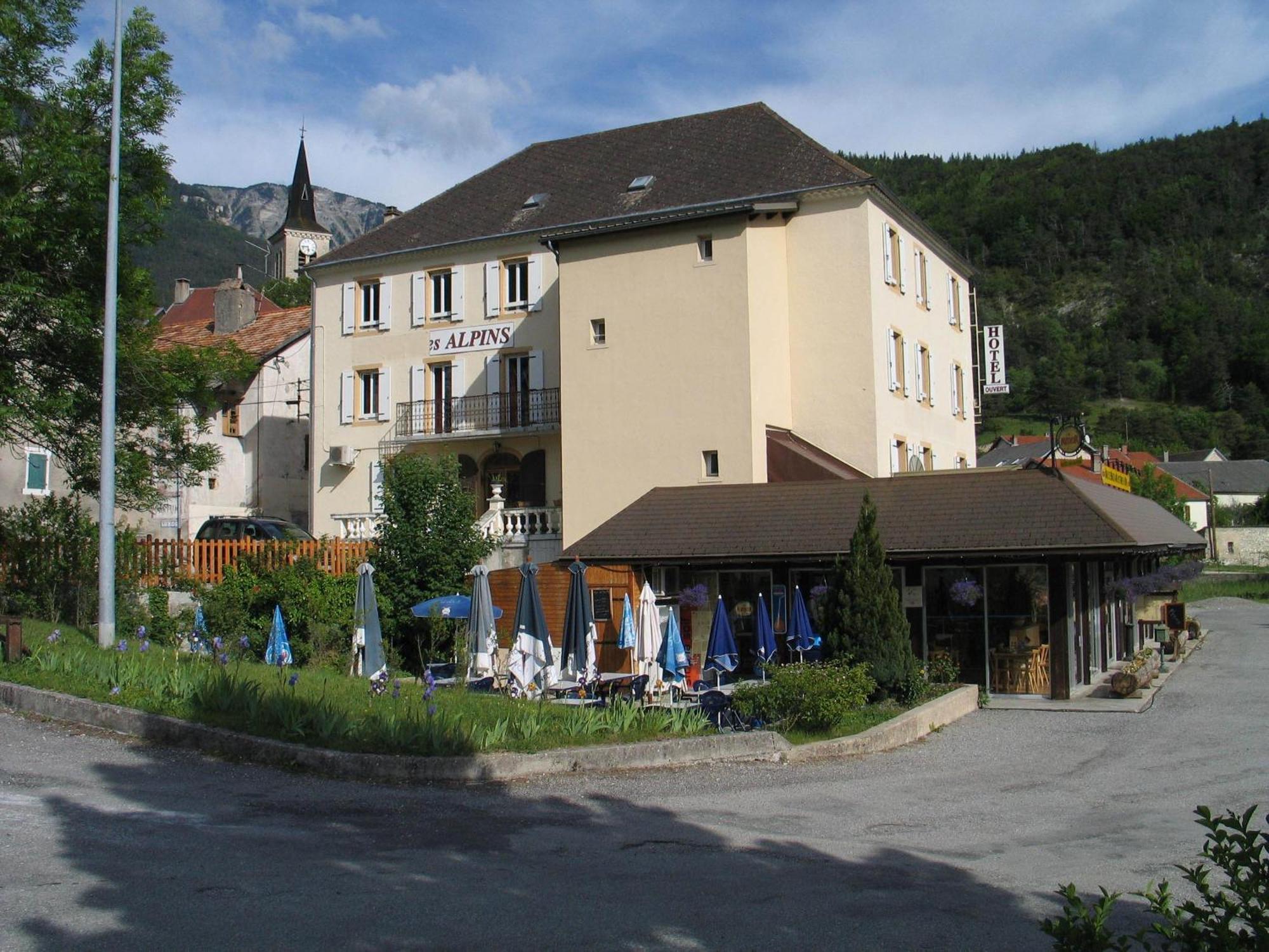 Hotel Restaurant Les Alpins Saint-Julien-en-Beauchêne エクステリア 写真