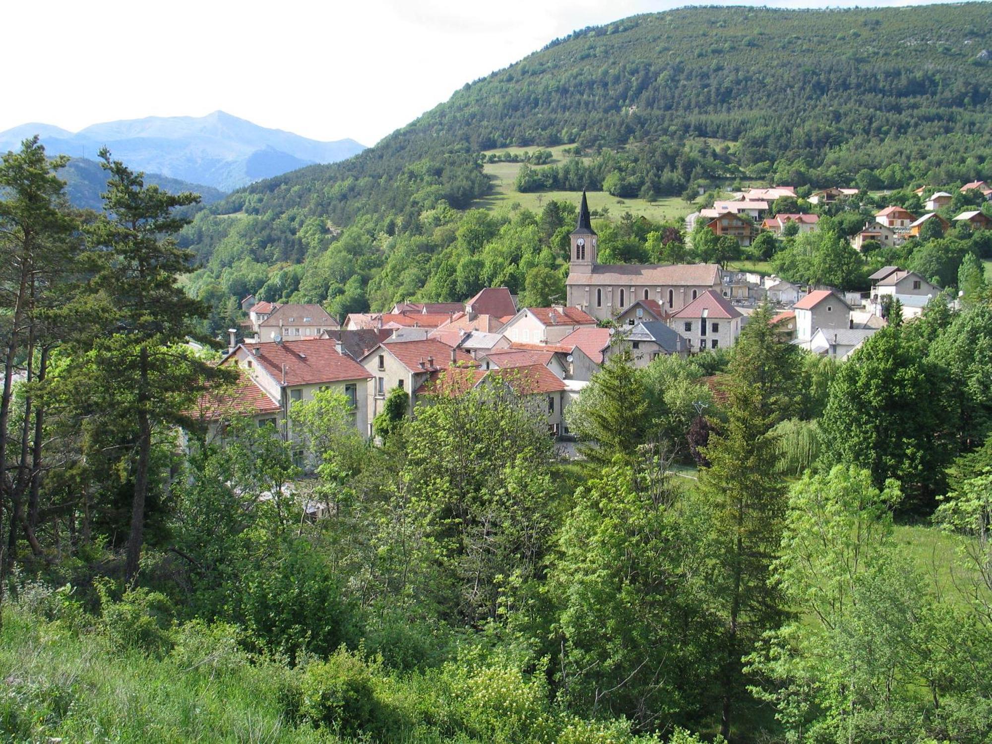 Hotel Restaurant Les Alpins Saint-Julien-en-Beauchêne エクステリア 写真