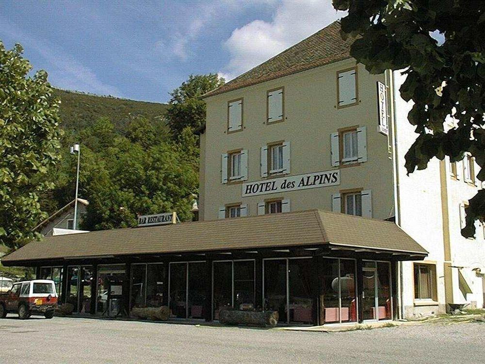 Hotel Restaurant Les Alpins Saint-Julien-en-Beauchêne エクステリア 写真
