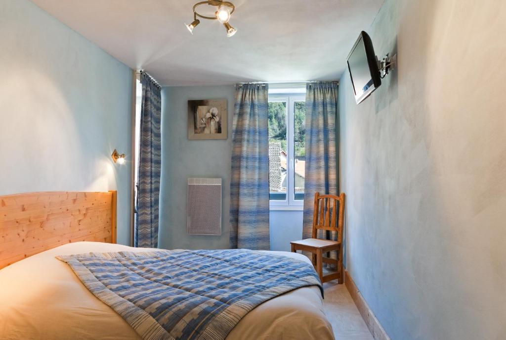 Hotel Restaurant Les Alpins Saint-Julien-en-Beauchêne エクステリア 写真