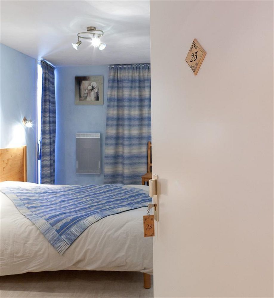 Hotel Restaurant Les Alpins Saint-Julien-en-Beauchêne エクステリア 写真