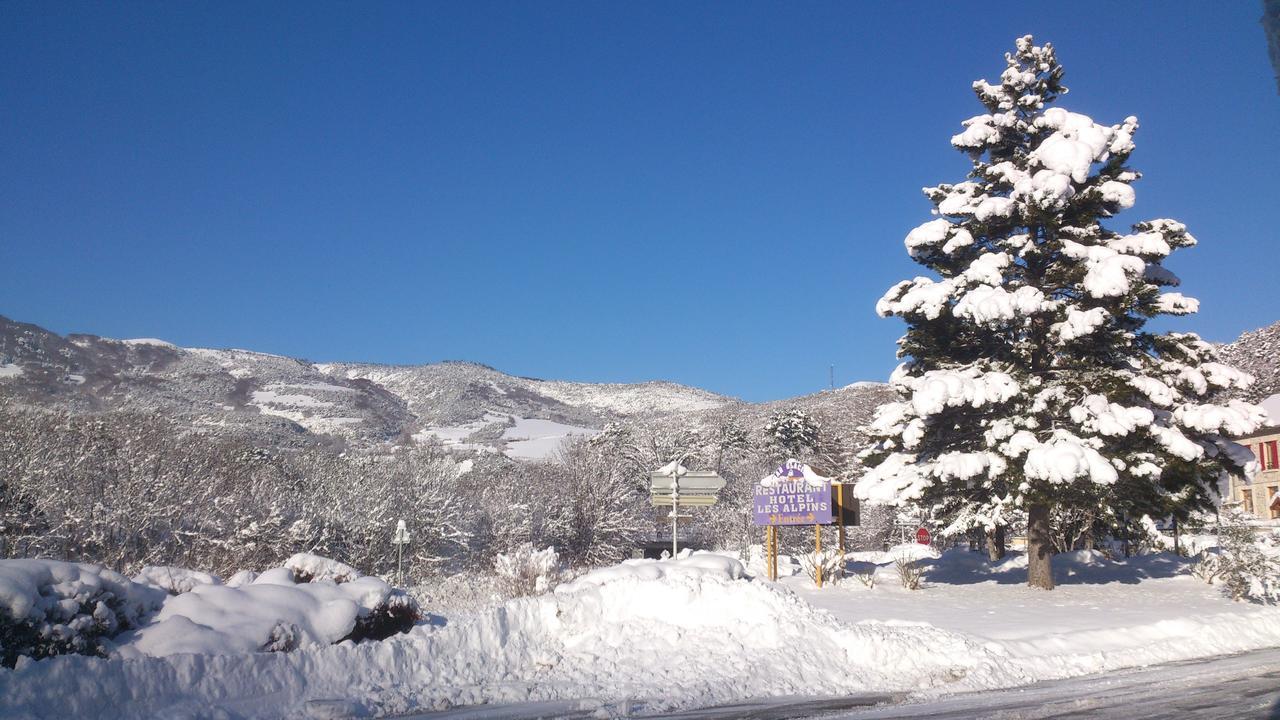 Hotel Restaurant Les Alpins Saint-Julien-en-Beauchêne エクステリア 写真