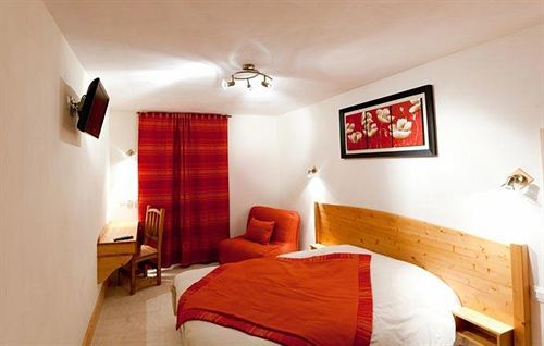 Hotel Restaurant Les Alpins Saint-Julien-en-Beauchêne エクステリア 写真