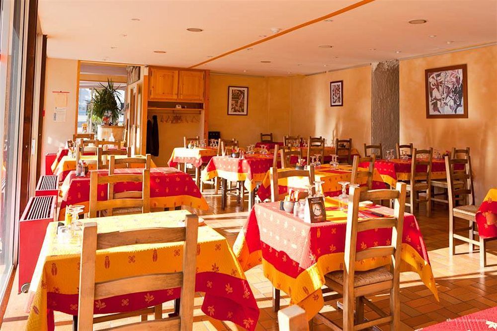 Hotel Restaurant Les Alpins Saint-Julien-en-Beauchêne エクステリア 写真